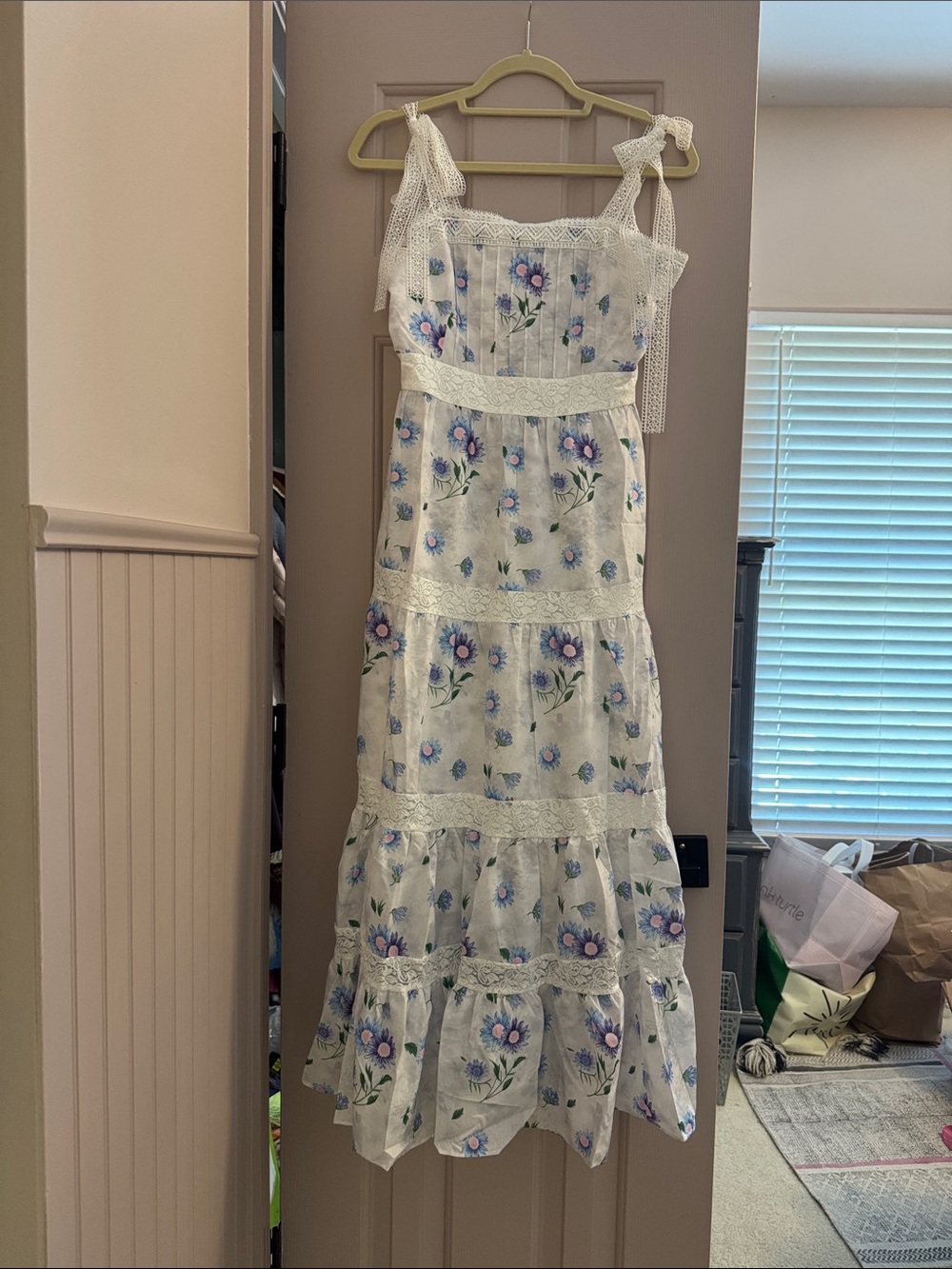 Beulah NWT White Floral Tie-Shoulder maxi Dress M